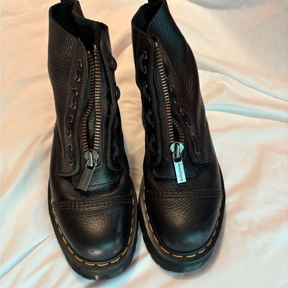 Dr. Martens Black sinclair Boots